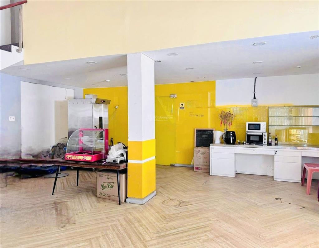 Cho thuê tòa nhà góc 2 mặt tiền đường nguyễn ái quốc 1 trệt 3 lầu 700m2 sàn