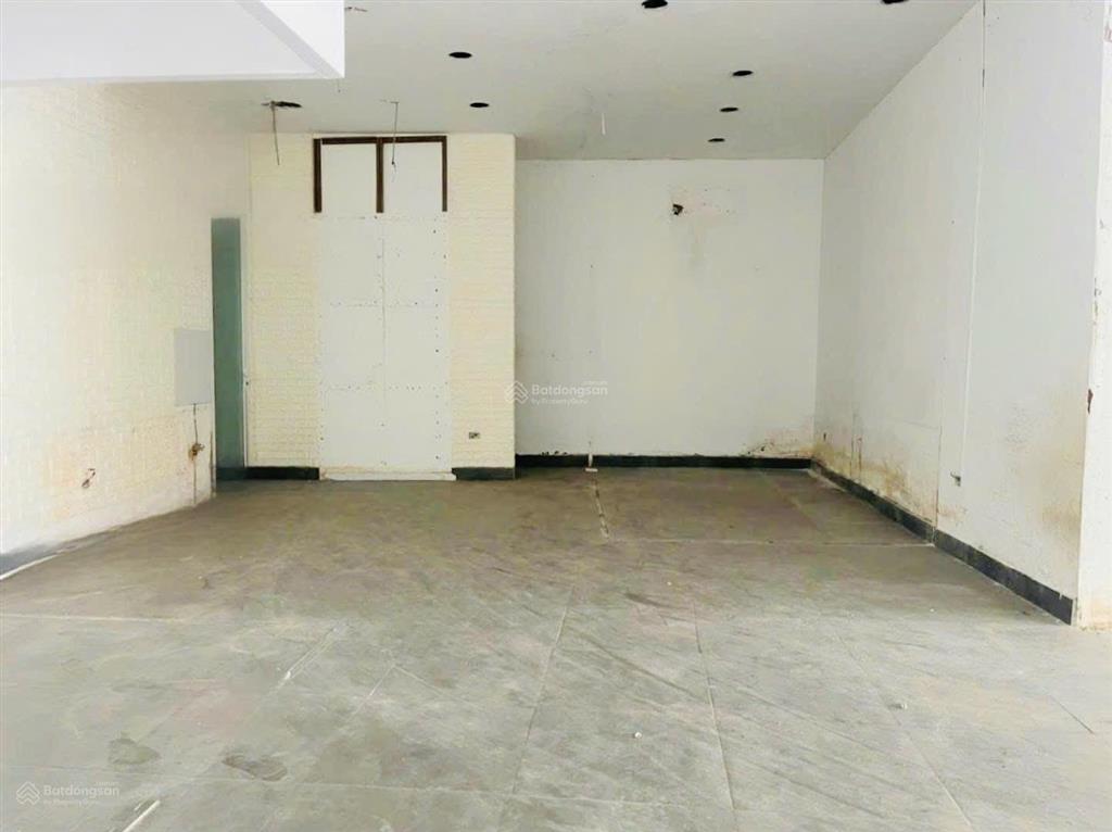 Cho thuê mặt bằng hơn 300m2 góc 2 mặt tiền đường phạm văn thuận gần vincom biên hòa