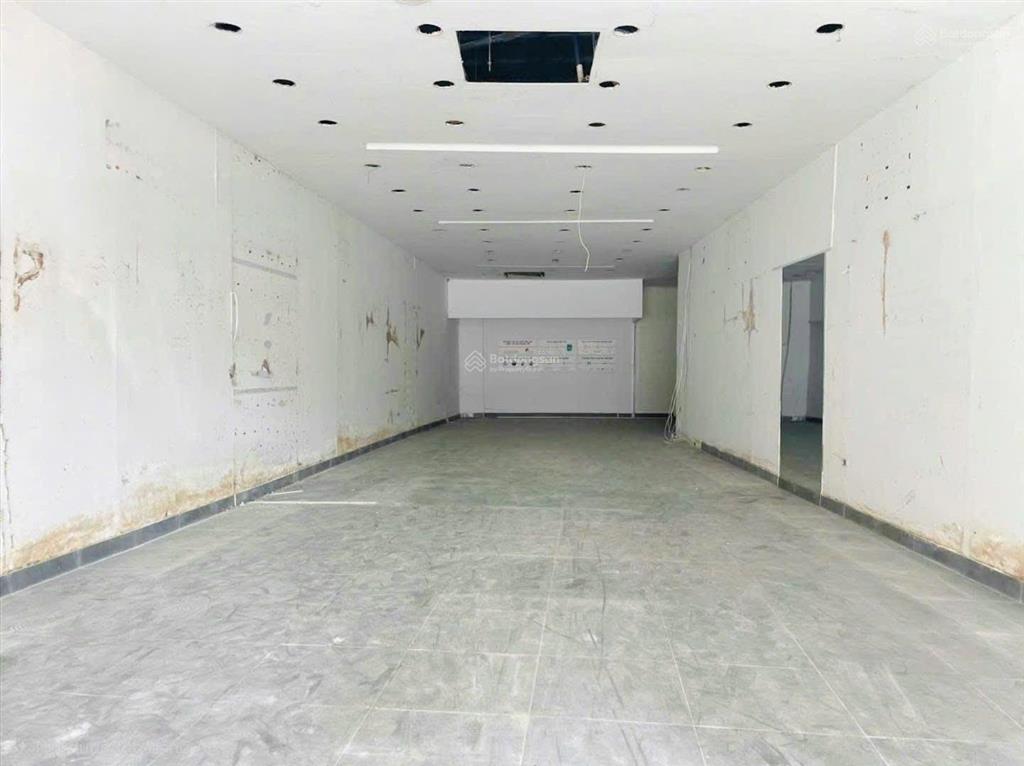 Cho thuê mặt bằng hơn 300m2 góc 2 mặt tiền đường phạm văn thuận gần vincom biên hòa