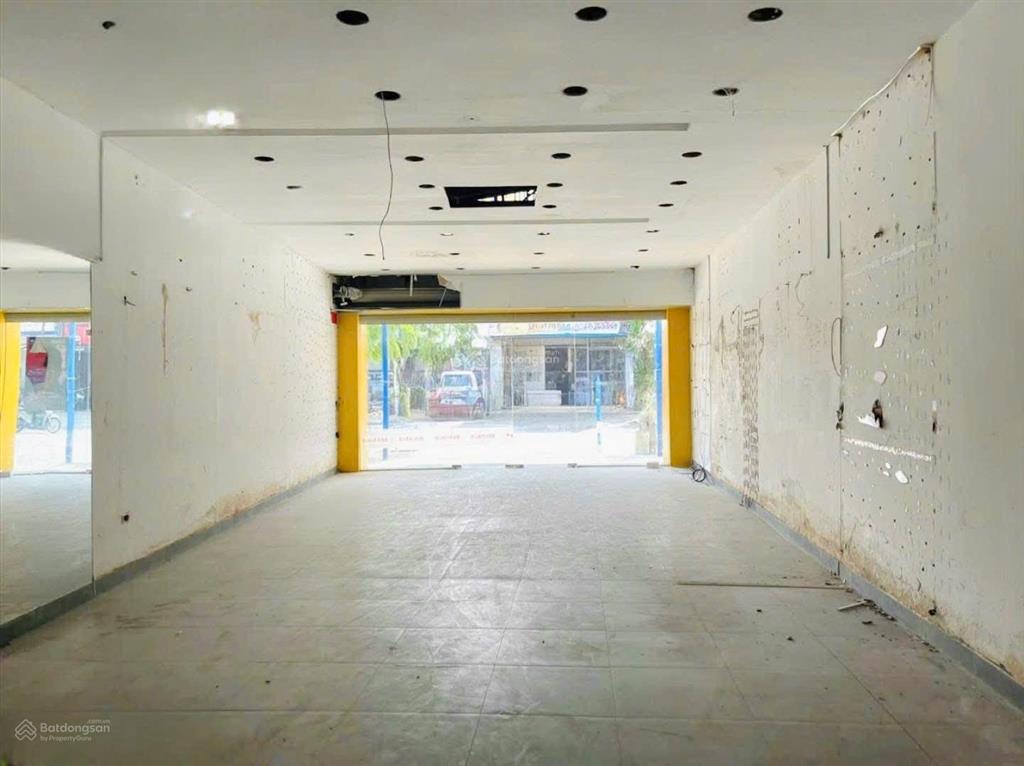 Cho thuê mặt bằng hơn 300m2 góc 2 mặt tiền đường phạm văn thuận gần vincom biên hòa