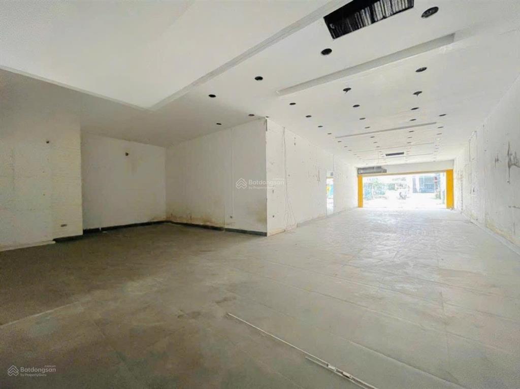 Cho thuê mặt bằng hơn 300m2 góc 2 mặt tiền đường phạm văn thuận gần vincom biên hòa