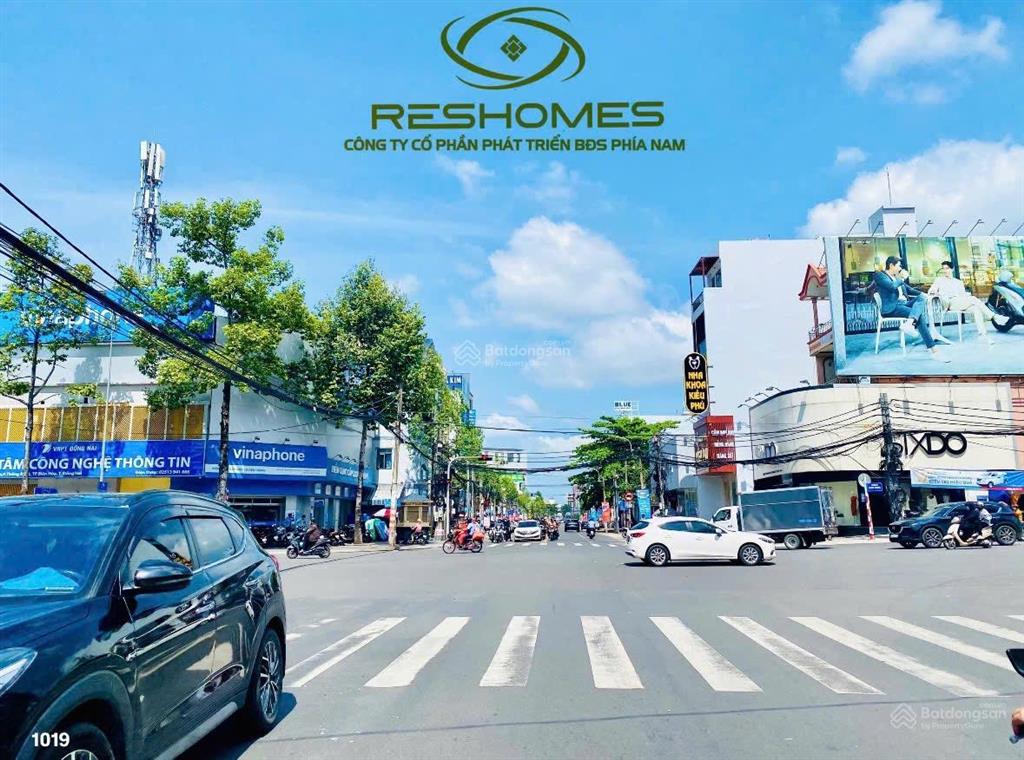 Cho thuê mặt bằng hơn 300m2 góc 2 mặt tiền đường phạm văn thuận gần vincom biên hòa