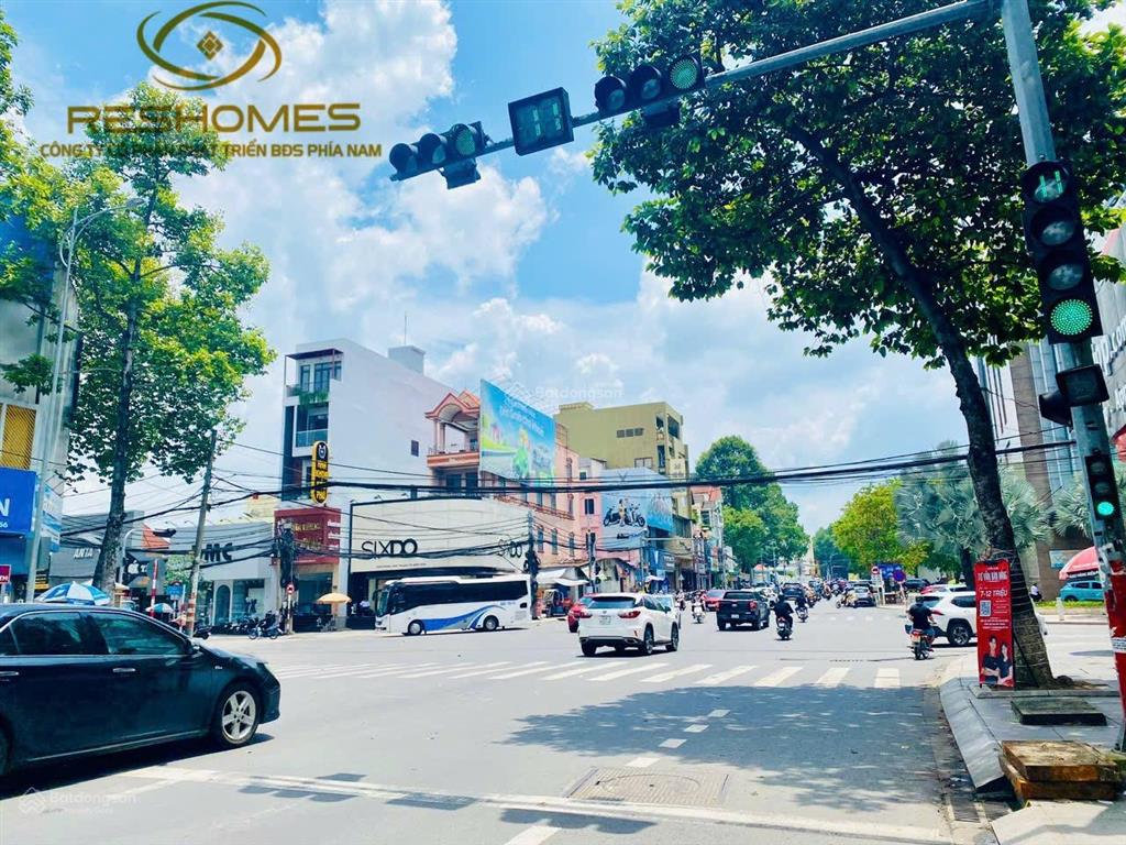 Cho thuê mặt bằng hơn 300m2 góc 2 mặt tiền đường phạm văn thuận gần vincom biên hòa