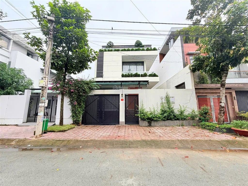 Bán căn biệt thự 230m2 1 trệt 2 lầu có hầm kdc bửu long gần ngay song ngữ lạc hồng giá bán 16 tỷ