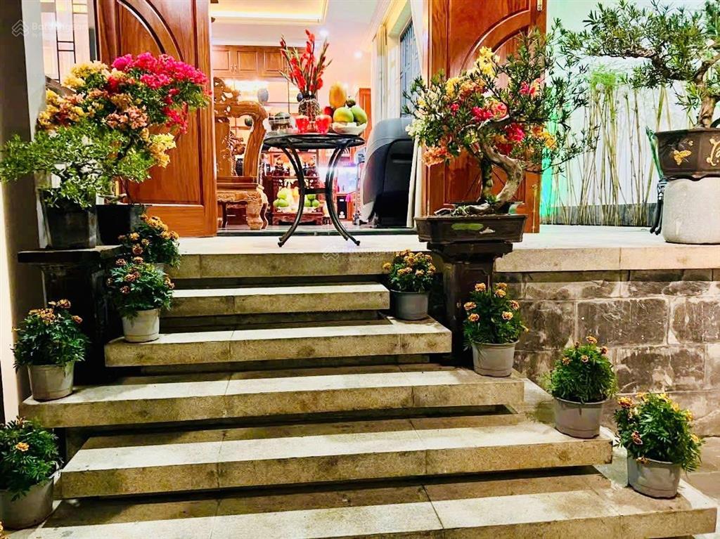 Bán căn biệt thự 230m2 1 trệt 2 lầu có hầm kdc bửu long gần ngay song ngữ lạc hồng giá bán 16 tỷ