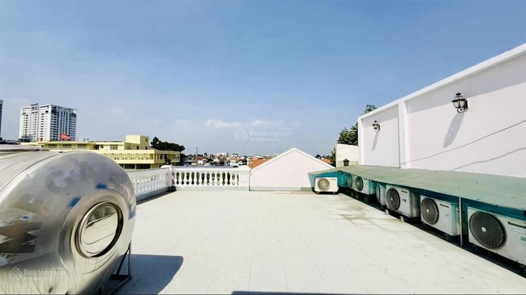 Bán căn biệt thự sân vườn 21 mét mặt tiền đường hà huy giáp trung tâm biên hòa