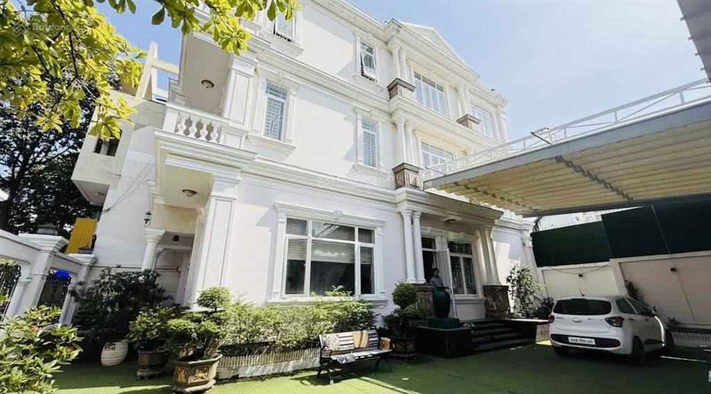 Bán căn biệt thự sân vườn 21 mét mặt tiền đường hà huy giáp trung tâm biên hòa
