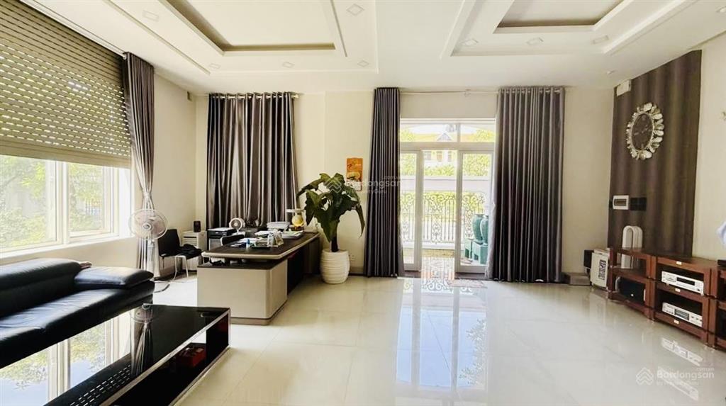 Bán căn biệt thự sân vườn 21 mét mặt tiền đường hà huy giáp trung tâm biên hòa