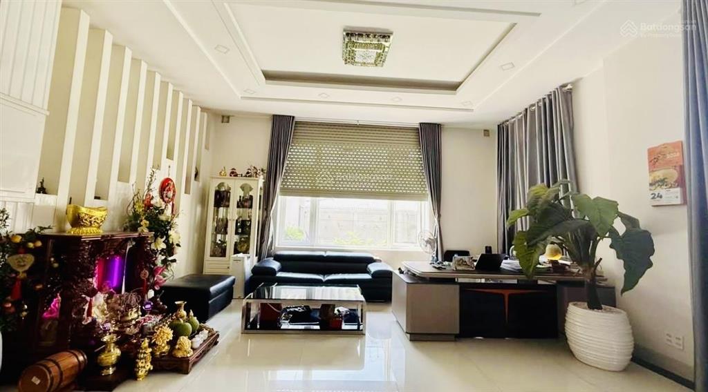 Bán căn biệt thự sân vườn 21 mét mặt tiền đường hà huy giáp trung tâm biên hòa