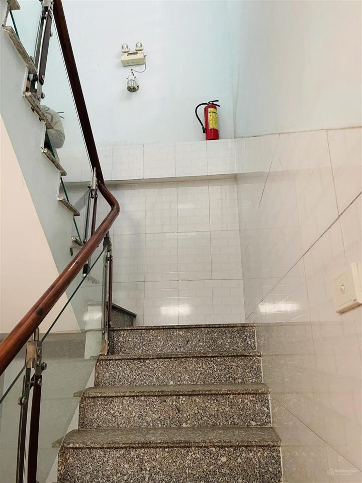 Bán nhà nghỉ 4 tầng 13 phòng trung tâm phường an bình giá bán 3 tỷ 950 triệu