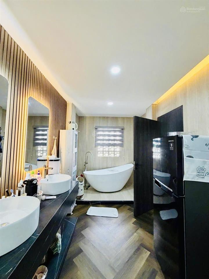 Bán khách sạn 5 lầu 36 phòng mới hoàn thiện ngay sát đường phạm văn thuận  tp biên hòa