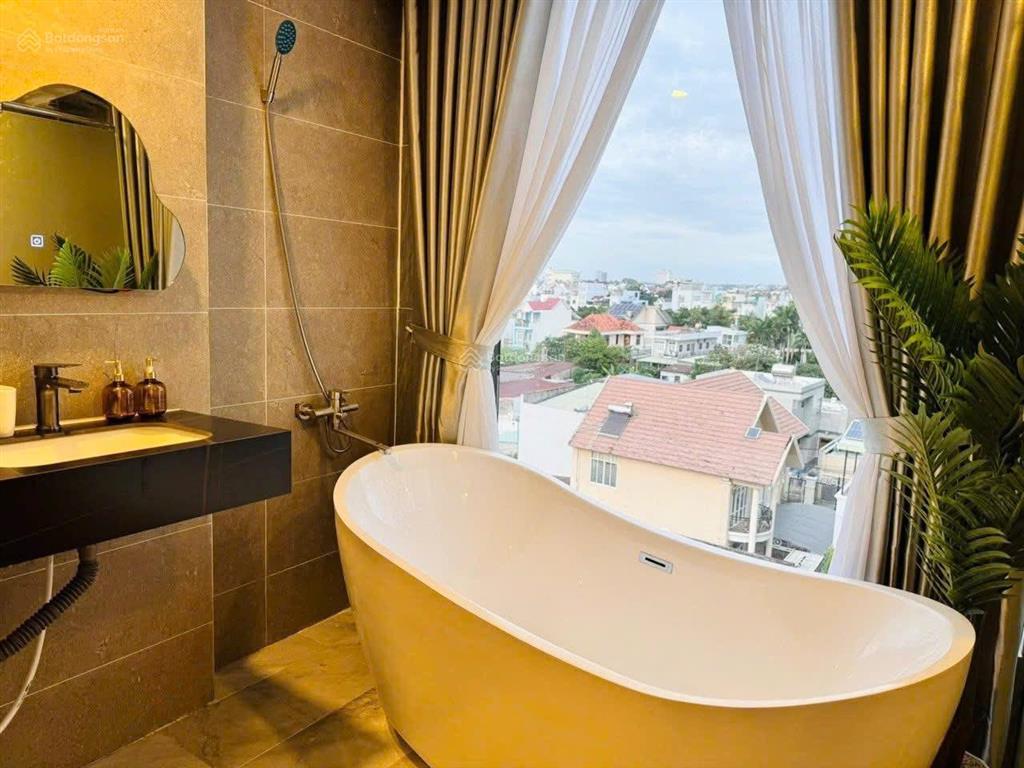 Bán khách sạn 5 lầu 36 phòng mới hoàn thiện ngay sát đường phạm văn thuận  tp biên hòa