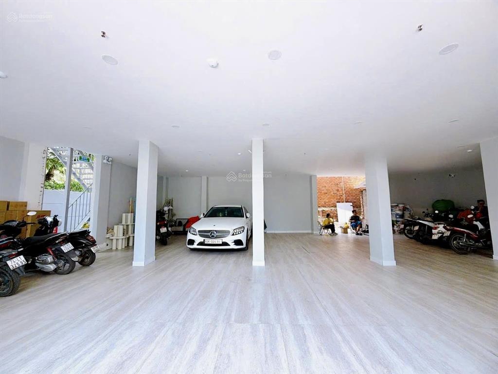 Bán khách sạn 5 lầu 36 phòng mới hoàn thiện ngay sát đường phạm văn thuận  tp biên hòa