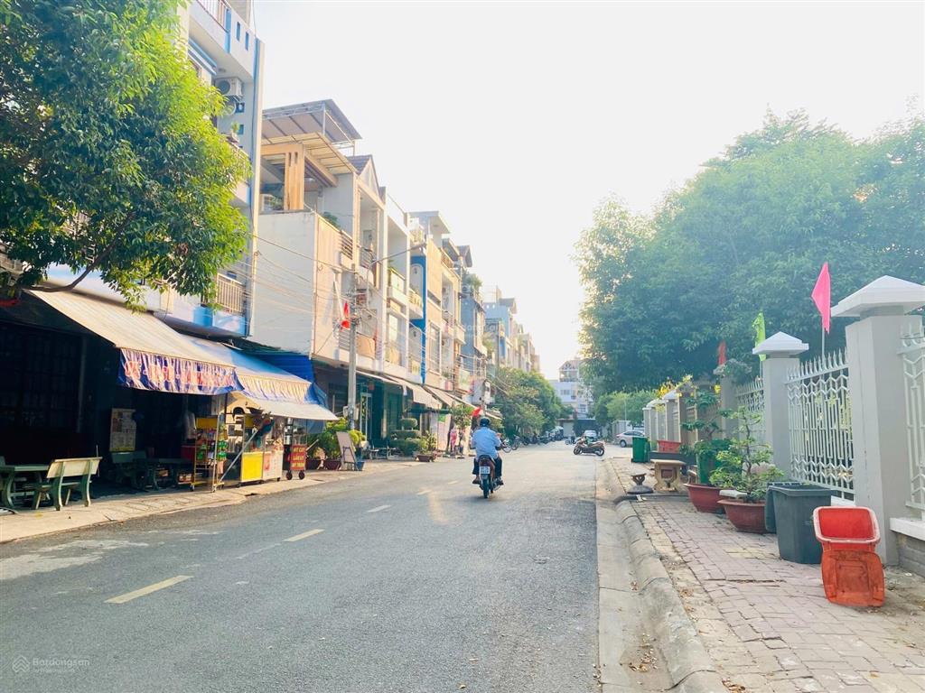 Bán căn nhà 1t3l đường n4 khu d2d ngay trường thcs thống nhất