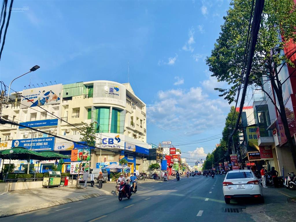 Bán khách sạn 1400m2 sàn 1 hầm 2 lầu ngay vincom biên hòa