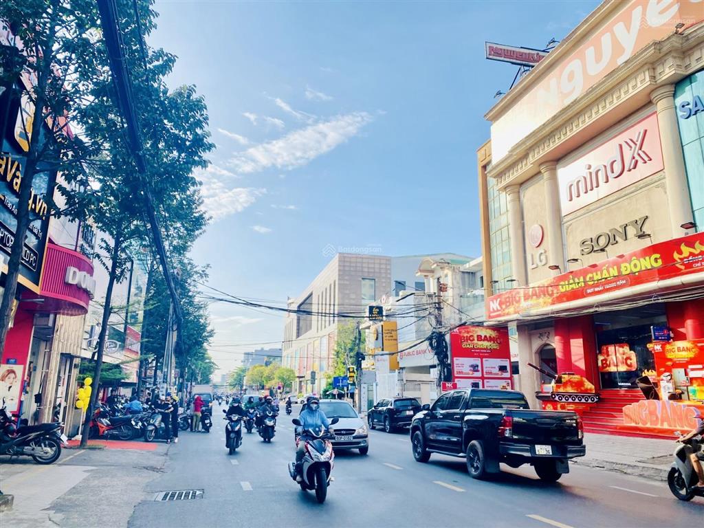 Bán khách sạn 1400m2 sàn 1 hầm 2 lầu ngay vincom biên hòa