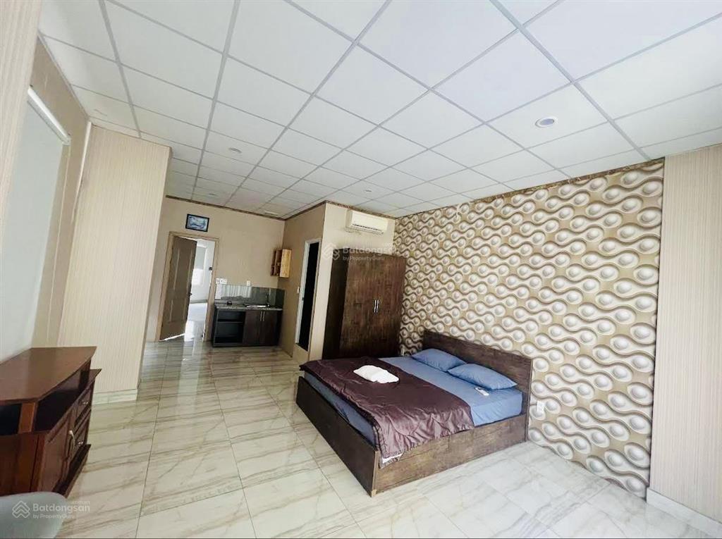 Bán khách sạn 1400m2 sàn 1 hầm 2 lầu ngay vincom biên hòa