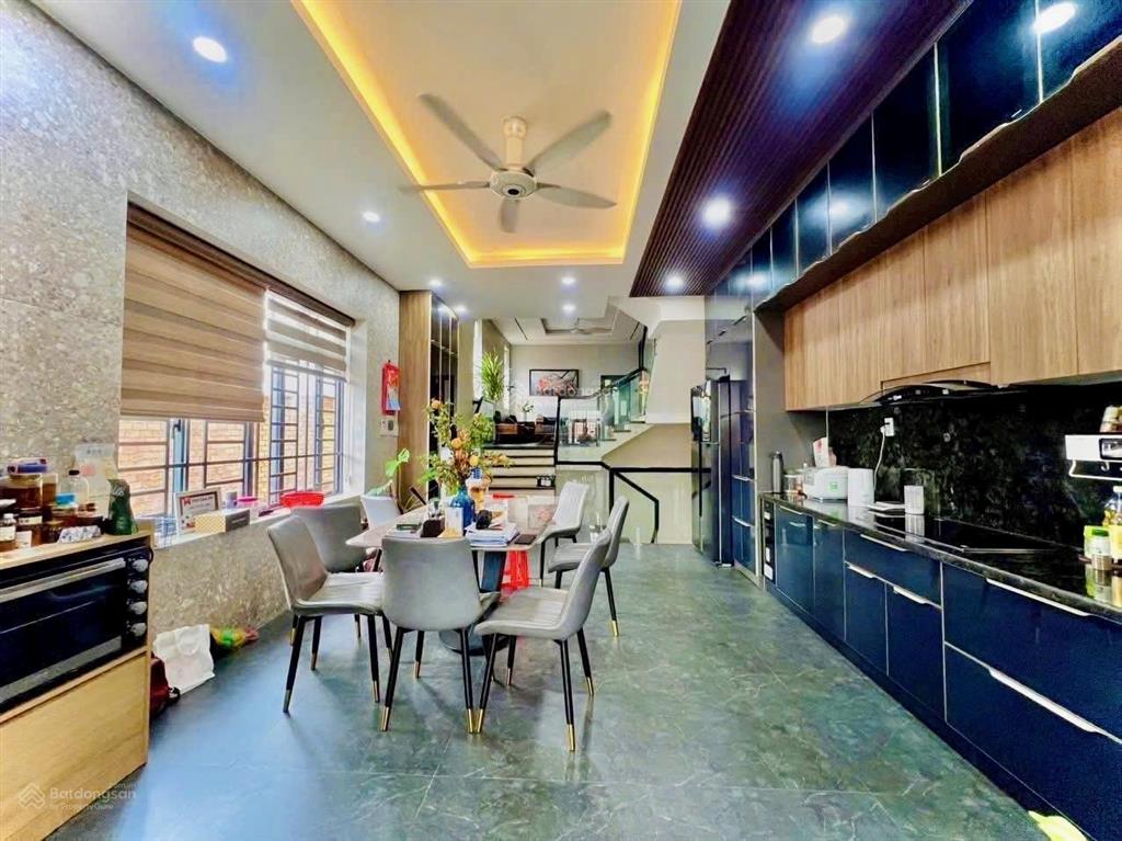 Bán nhà mặt tiền đường nguyễn ái quốc 1t3l đẹp lung linh kinh doanh sầm uất