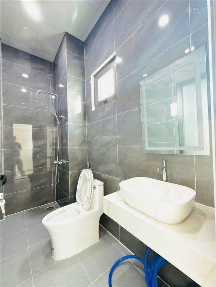 Bán căn nhà 1 trệt 2 lầu đường e2 khu dân cư bửu long giá 5,6 tỷ (thương lượng)