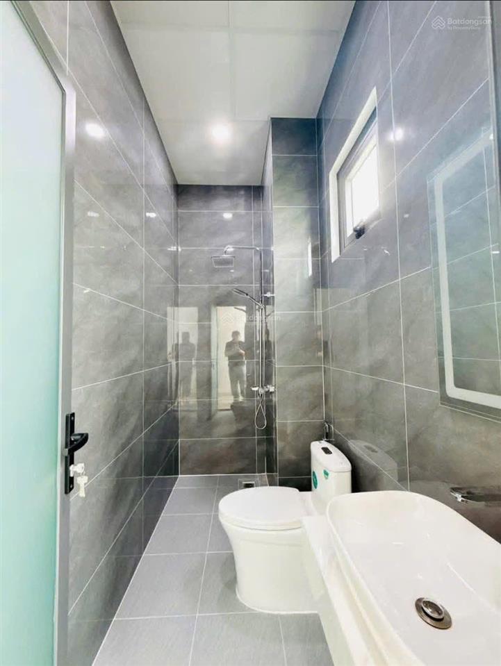 Bán căn nhà 1 trệt 2 lầu đường e2 khu dân cư bửu long giá 5,6 tỷ (thương lượng)