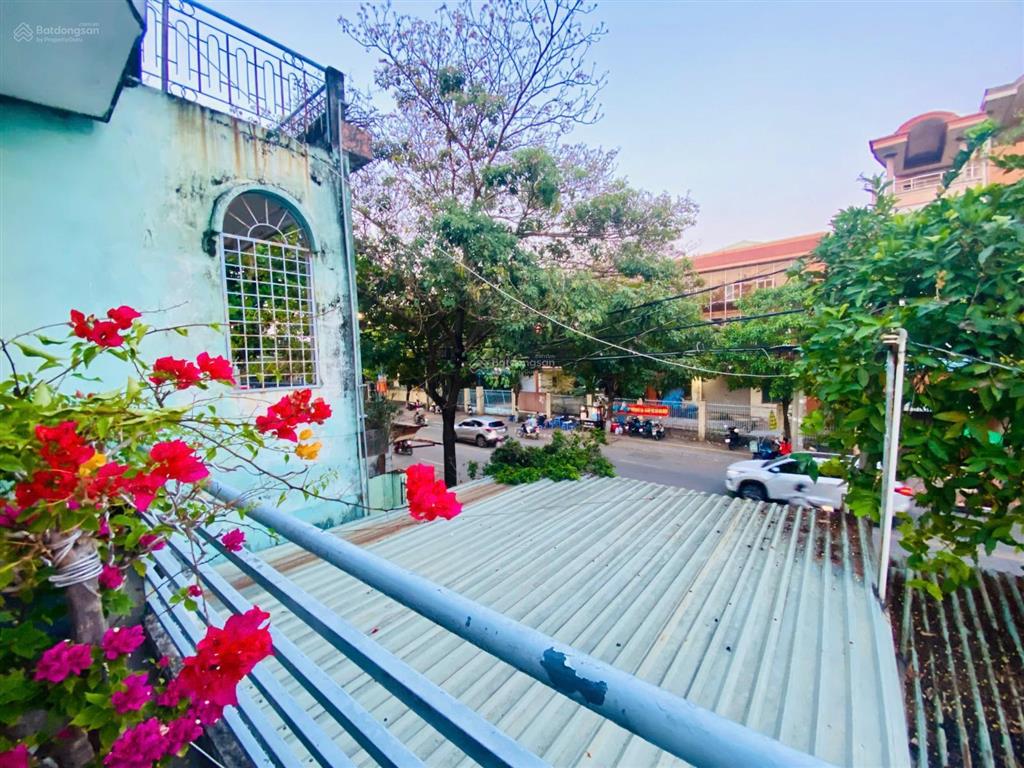 Cho thê căn nhà 2 lầu mặt tiền đường cách mạng tháng 8 ngay nhà thờ biên hòa  trường nguyễn du