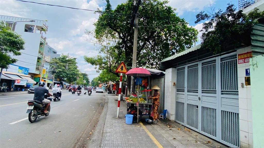 Cho thê căn nhà 2 lầu mặt tiền đường cách mạng tháng 8 ngay nhà thờ biên hòa  trường nguyễn du