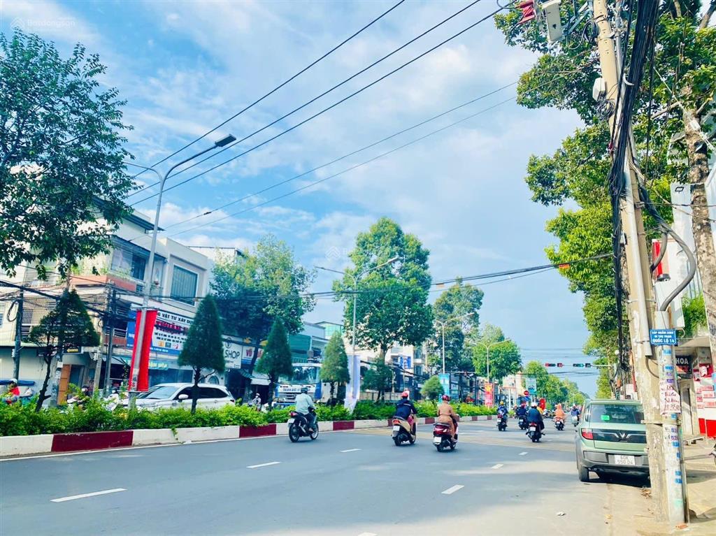 Bán căn nhà 1 trệt 2 lầu hơn 7 mét mặt tiền đường nguyễn ái quốc chỉ 9 tỷ