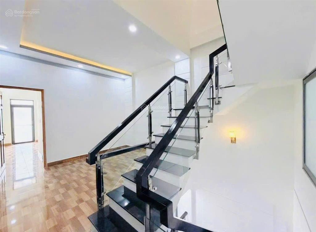 Bán căn nhà 1 trệt 2 lầu mới hoàn thiện kdc hóa an ngay cổng sau công ty ponchen
