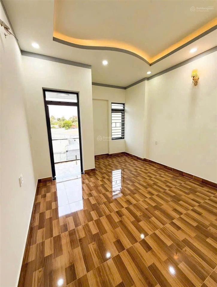 Bán căn nhà 1 trệt 2 lầu mới hoàn thiện kdc hóa an ngay cổng sau công ty ponchen
