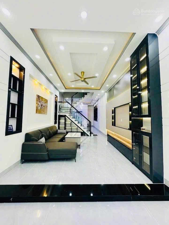 Bán căn nhà 1 trệt 2 lầu mới hoàn thiện kdc hóa an ngay cổng sau công ty ponchen