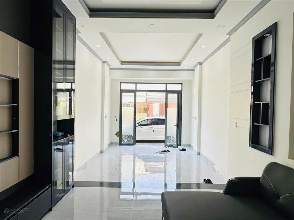 Bán căn nhà 1 trệt 2 lầu mới hoàn thiện kdc hóa an ngay cổng sau công ty ponchen