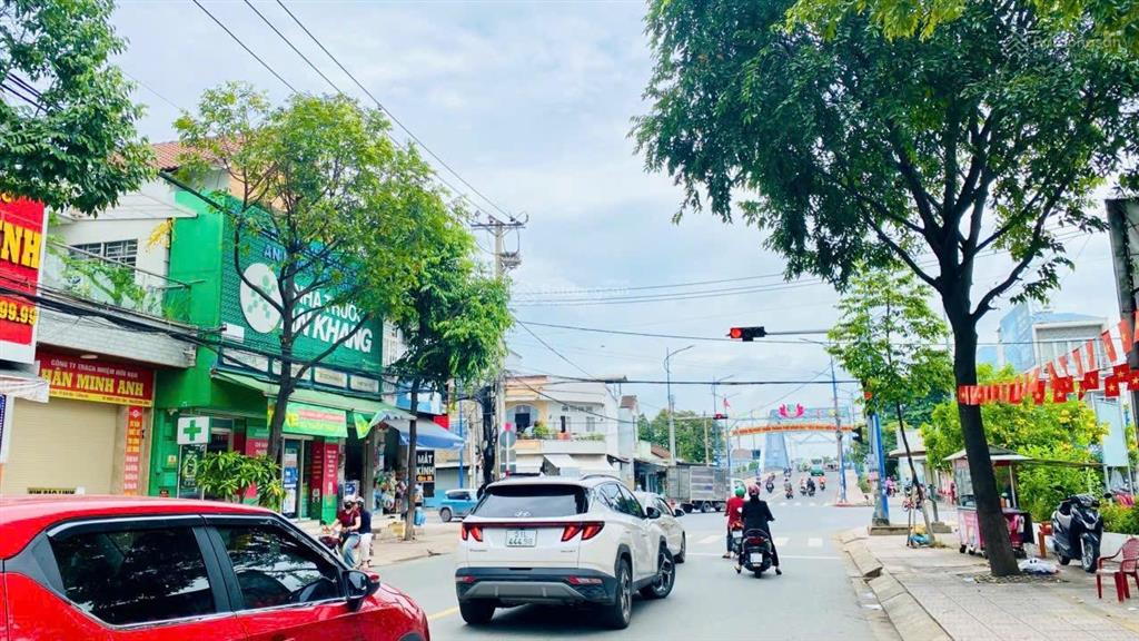 8 tỷ 990 triệu  bán căn nhà cấp 4 sân vườn 220m2 p. hiệp hòa ngay sát đường đặng văn trơn
