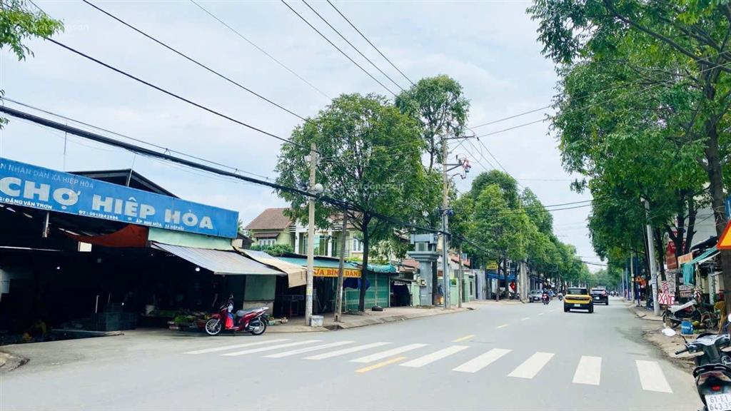 8 tỷ 990 triệu  bán căn nhà cấp 4 sân vườn 220m2 p. hiệp hòa ngay sát đường đặng văn trơn