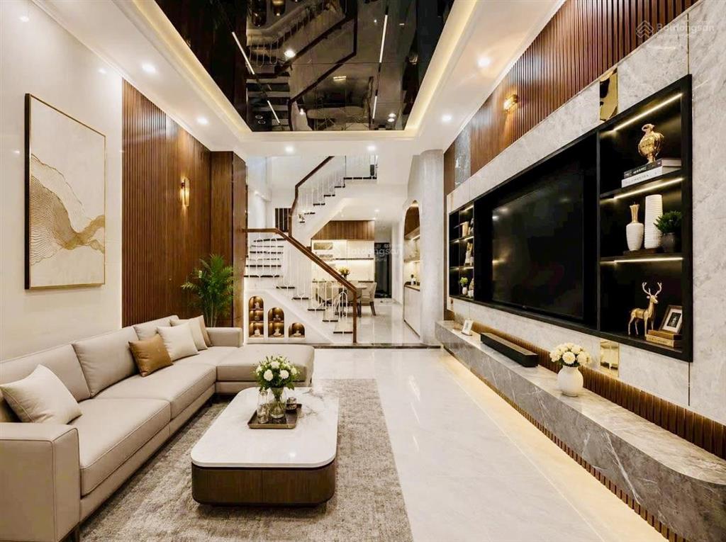 Bán căn nhà phố thiết kế hiện đại ngay chợ phúc lâm  p. long bình giá 4,55 tỷ