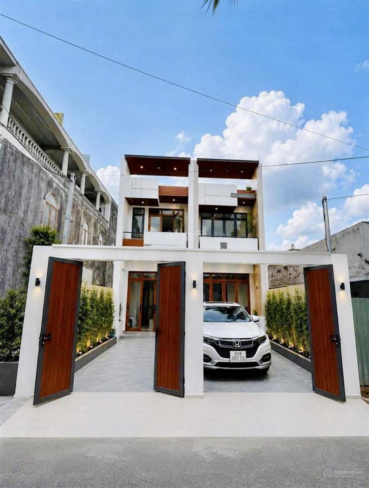 Bán căn nhà phố thiết kế hiện đại ngay chợ phúc lâm  p. long bình giá 4,55 tỷ