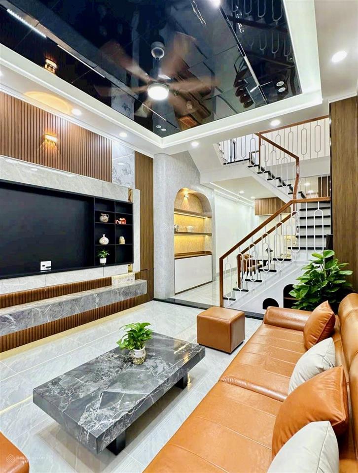Bán căn nhà phố thiết kế hiện đại ngay chợ phúc lâm  p. long bình giá 4,55 tỷ