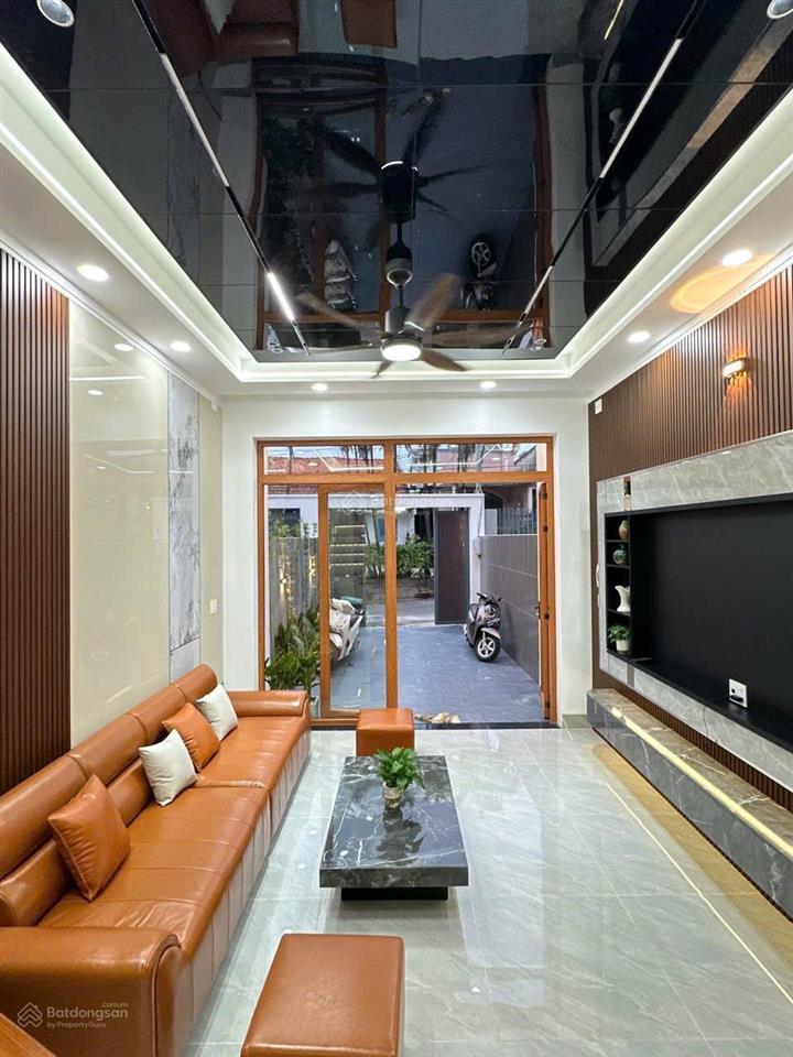 Bán căn nhà phố thiết kế hiện đại ngay chợ phúc lâm  p. long bình giá 4,55 tỷ