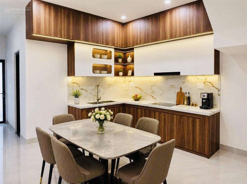 Bán căn nhà phố thiết kế hiện đại ngay chợ phúc lâm  p. long bình giá 4,55 tỷ