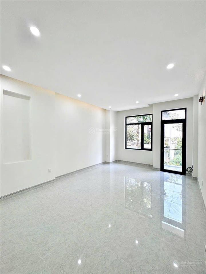 Bán căn nhà phố 1 trệt 2 lầu mới hoàn thiện khu d2d võ thị sáu  p. thống nhất giá 6 tỷ 950 triệu