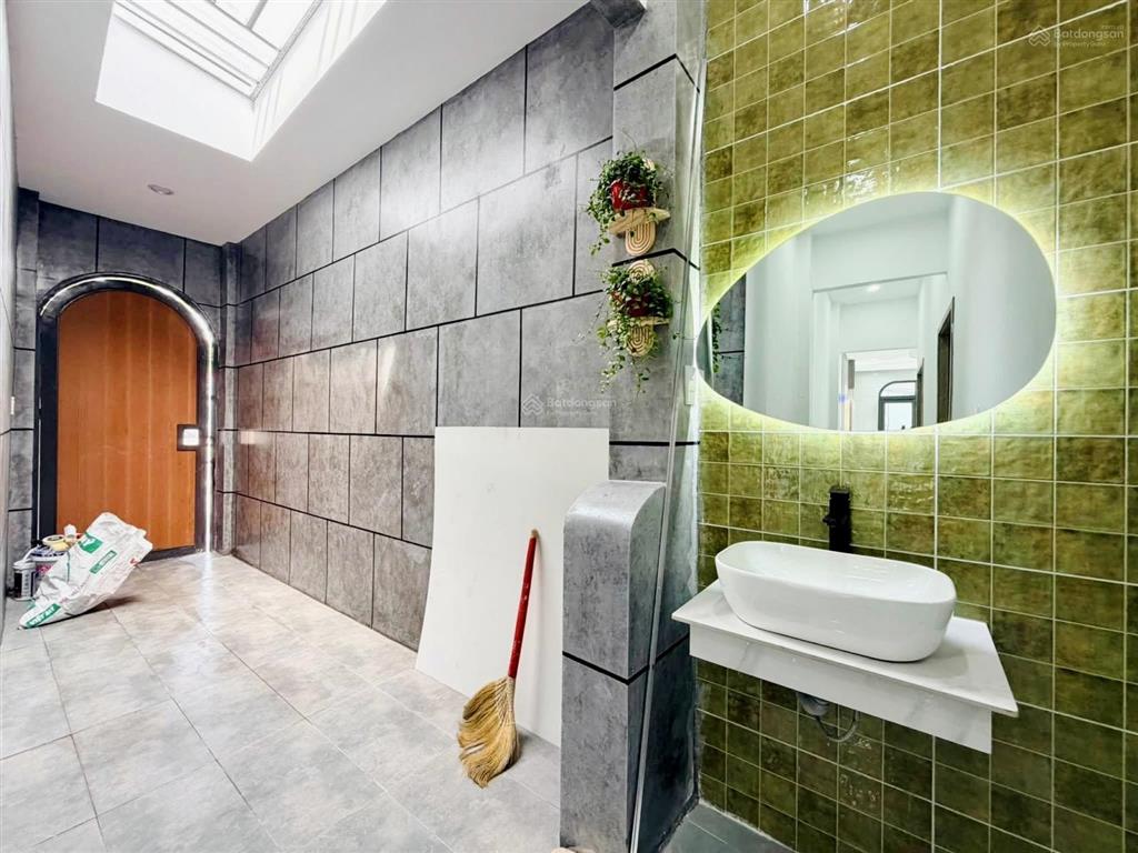Bán căn nhà 2 mặt tiền ngay sát đường bờ kè mới  p. bửu long chỉ 2 tỷ hơn xíu