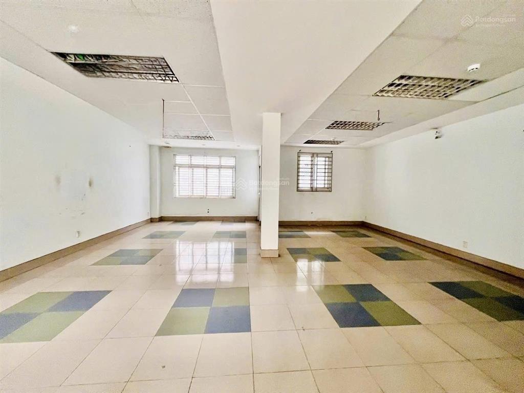60 triệu/tháng  tòa nhà 1 hầm 4 lầu có thang máy đường đồng khởi  gần bệnh viện đồng nai