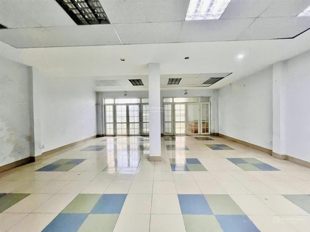 60 triệu/tháng  tòa nhà 1 hầm 4 lầu có thang máy đường đồng khởi  gần bệnh viện đồng nai