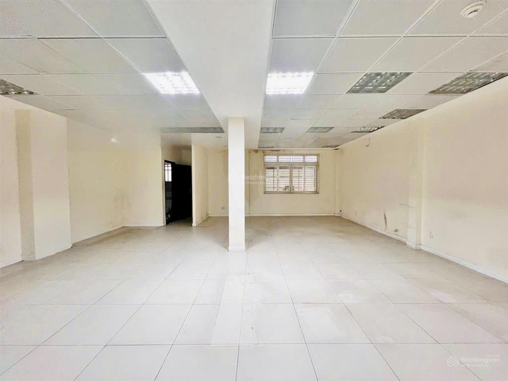 60 triệu/tháng  tòa nhà 1 hầm 4 lầu có thang máy đường đồng khởi  gần bệnh viện đồng nai