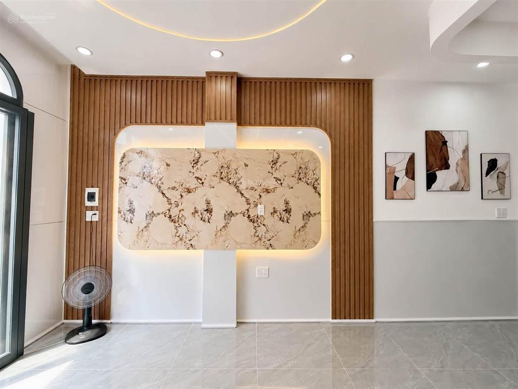 2,55 tỷ  bán căn nhà phố hiện đại 2 mặt tiền ngay đường bờ kè mới p. bửu long