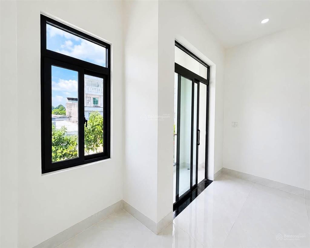 3 tỷ 150 triệu  bán căn nhà 1 trệt 1 lầu thiết kế hiện đại gần ngay chợ a42  p. trấn biên