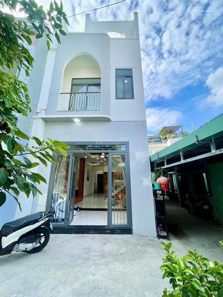 3 tỷ 150 triệu  bán căn nhà 1 trệt 1 lầu thiết kế hiện đại gần ngay chợ a42  p. trấn biên
