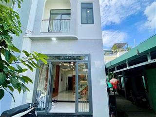 3 tỷ 150 triệu  bán căn nhà 1 trệt 1 lầu thiết kế hiện đại gần ngay chợ a42  p. trấn biên