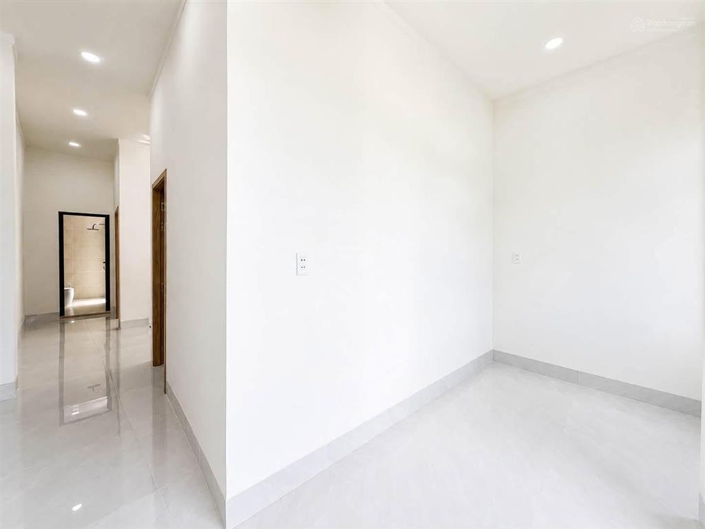 3 tỷ 150 triệu  bán căn nhà 1 trệt 1 lầu thiết kế hiện đại gần ngay chợ a42  p. trấn biên