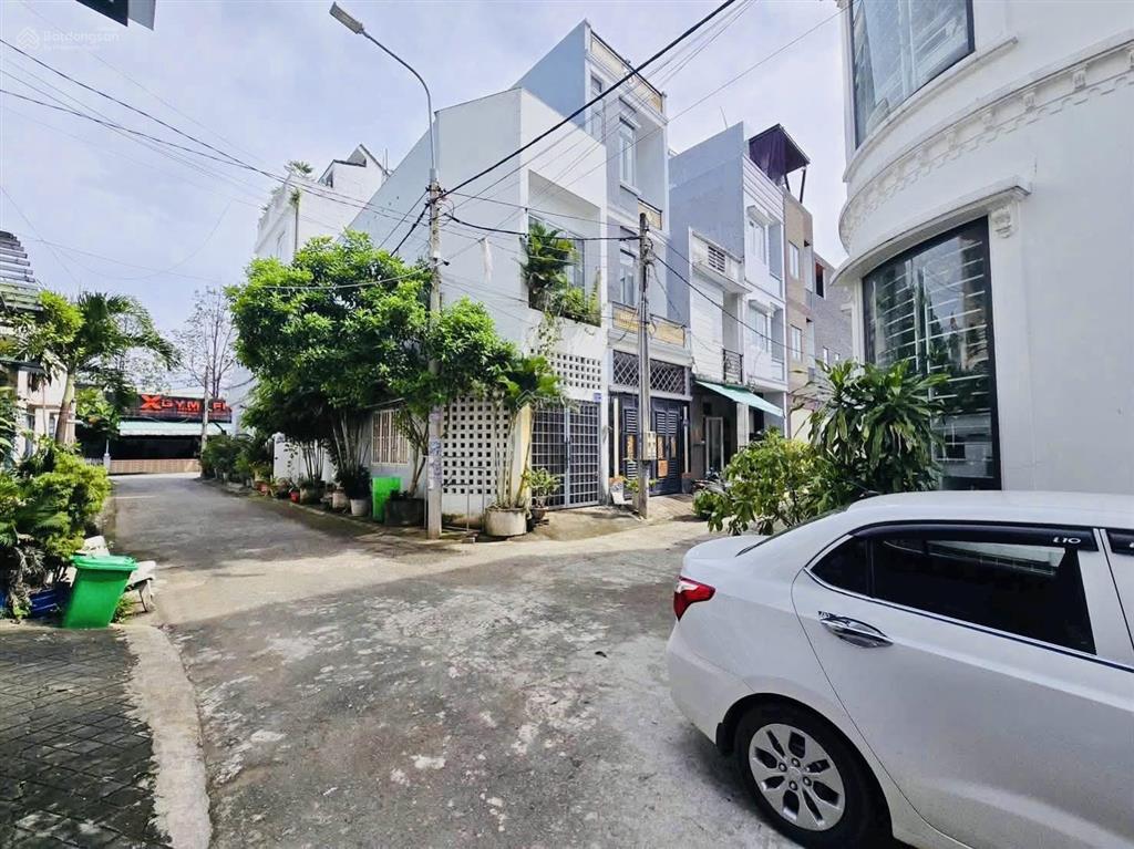 3,95 tỷ  bán căn nhà 1 trệt 2 lầu khu dân cư bửu long gần ngay song ngữ lạc hồng