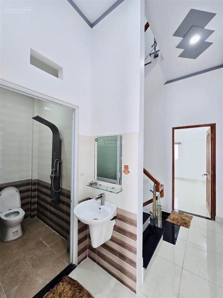 3,95 tỷ  bán căn nhà 1 trệt 2 lầu khu dân cư bửu long gần ngay song ngữ lạc hồng